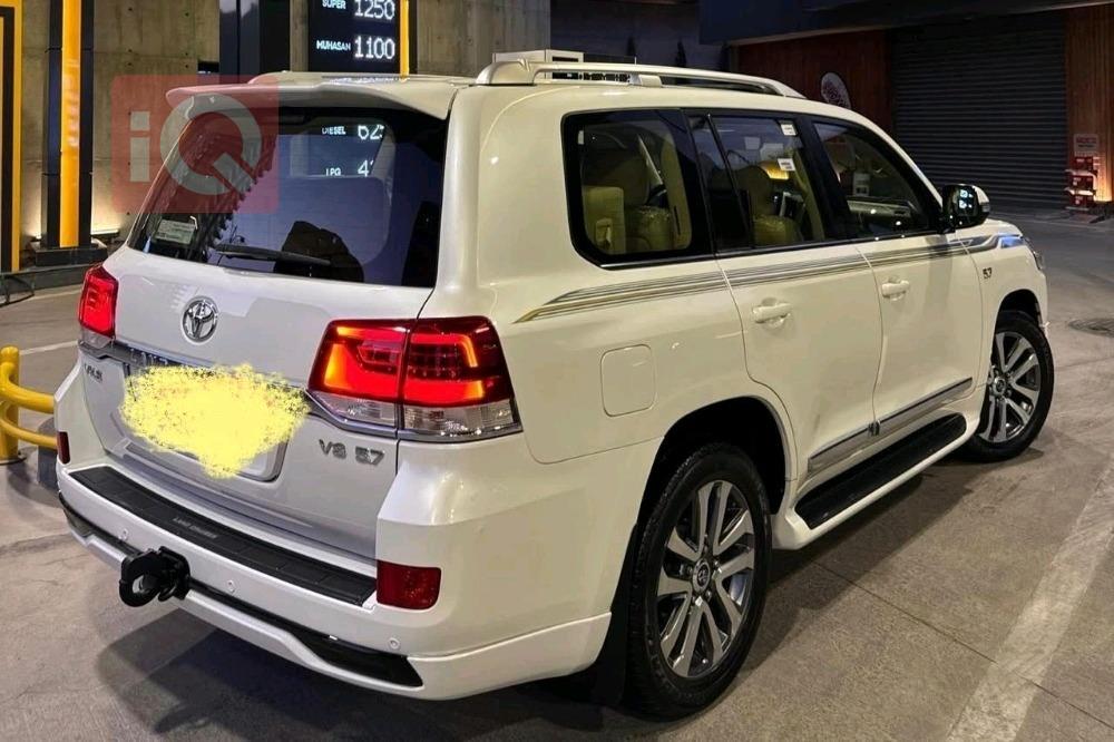 تويوتا لاندكروزر